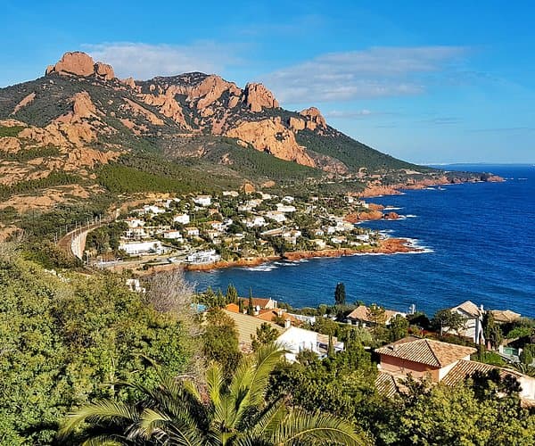Location de bateau maritime vers Saint-Raphael depuis Saint-Tropez